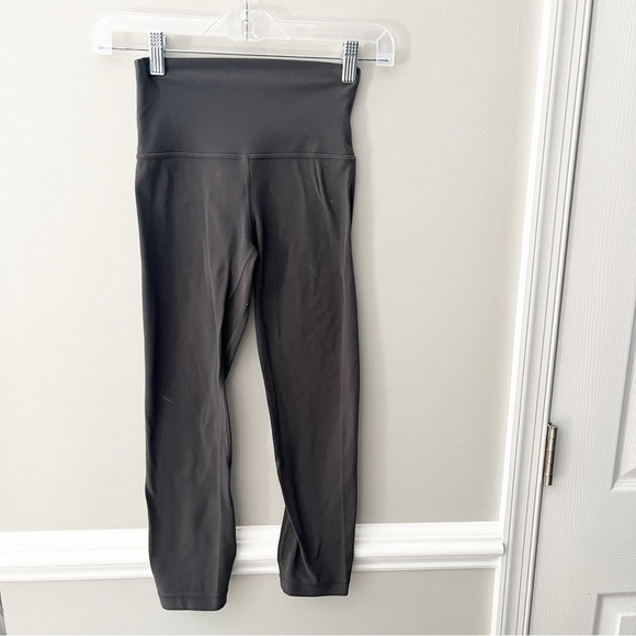 Lululemon Athletica High Rise 21” Align Crop Leggings Melanite Gray Size 2 - Picture 5 of 9